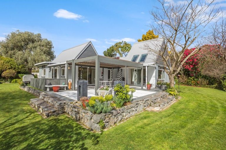 Photo of property in 16 Karu Crescent, Waikanae, 5036