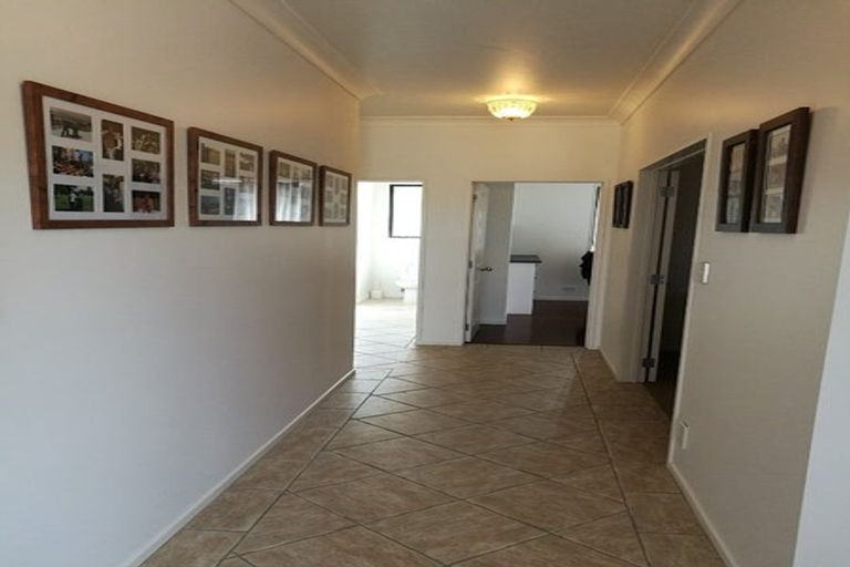 Photo of property in 21 Waimanu Drive, Te Atatu Peninsula, Auckland, 0610