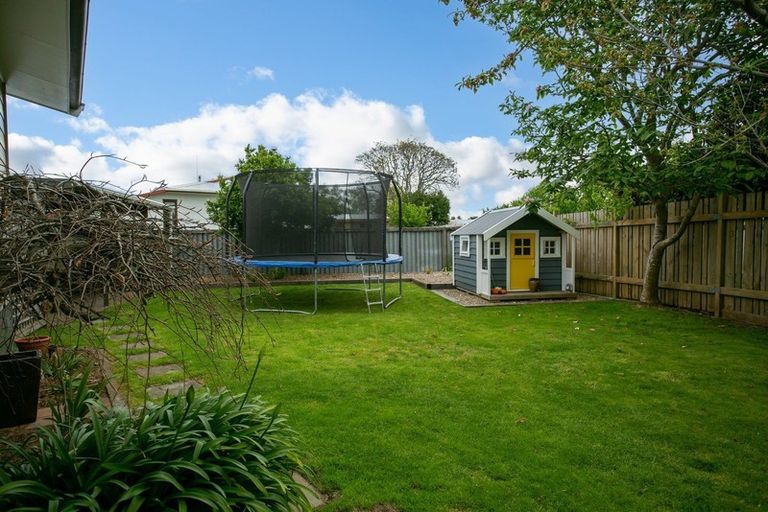 Photo of property in 22 Browning Street, Leamington, Cambridge, 3432