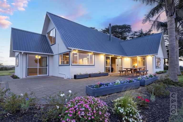 Photo of property in 221 Amreins Road, Taupaki, Henderson, 0782