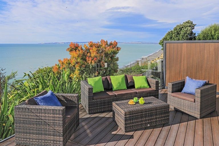 Photo of property in 132 Priestley Terrace, Bluff Hill, Napier, 4110