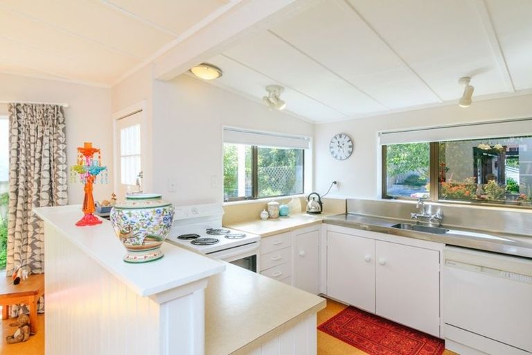 Photo of property in 115 Muritai Road, Eastbourne, Lower Hutt, 5013