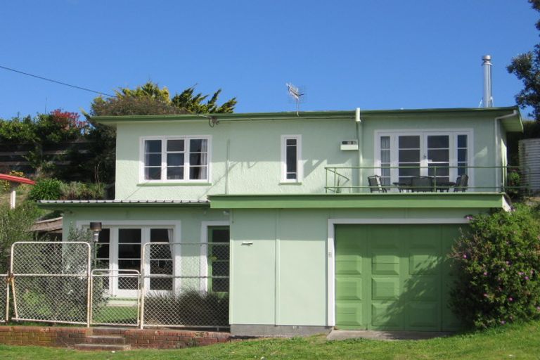 Photo of property in 2 Carthew Terrace, Foxton Beach, Foxton, 4815