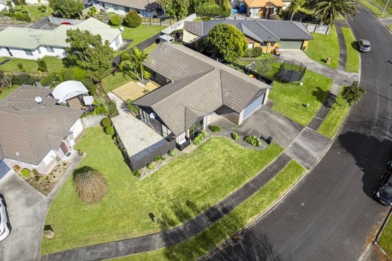 Photo of property in 22 Davington Way, Burswood, Auckland, 2013