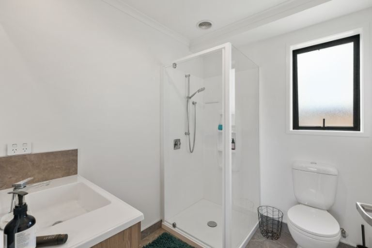 Photo of property in 24 Kaurinui Crescent, One Tree Point, 0118