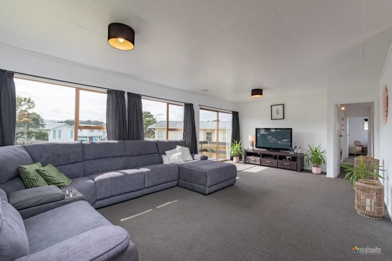 Photo of property in 44 Beaumaris Crescent, Ascot Park, Porirua, 5024