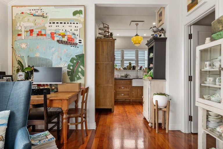 Photo of property in 33 Aramoana Avenue, Devonport, Auckland, 0624