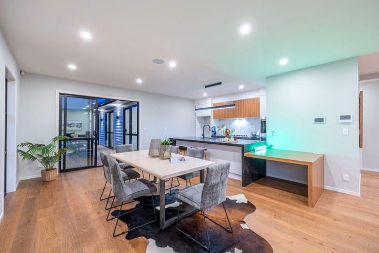 Photo of property in 18 Madden Avenue, Kumeu, 0810