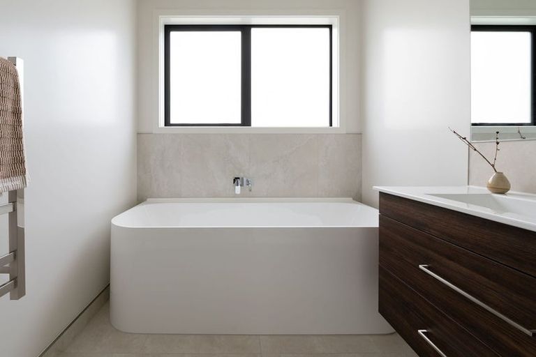 Photo of property in 48 Holystone Road, Whitby, 5024