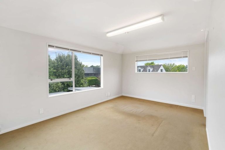 Photo of property in 222 Memorial Avenue, Burnside, Christchurch, 8053