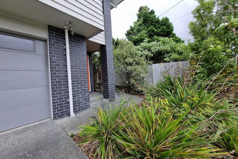 Photo of property in 6b Binsted Road, New Lynn, Auckland, 0600