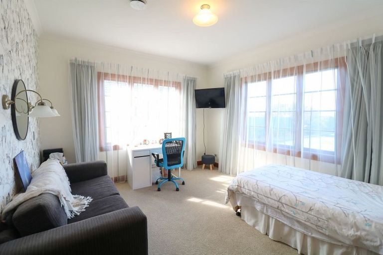 Photo of property in 17 Thackeray Street, Saint Andrews, 7988