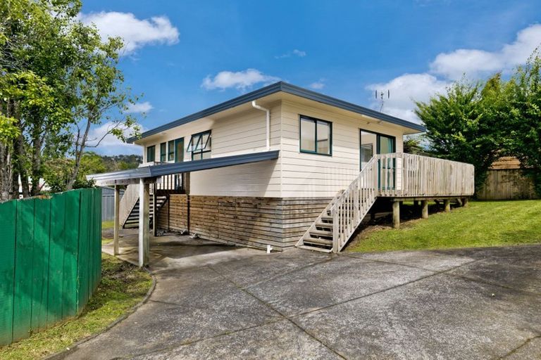 Photo of property in 12a Firle Place, Green Bay, Auckland, 0604