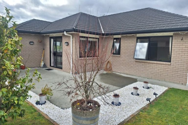 Photo of property in 48 Sunstone Crescent, Brown Owl, Upper Hutt, 5018