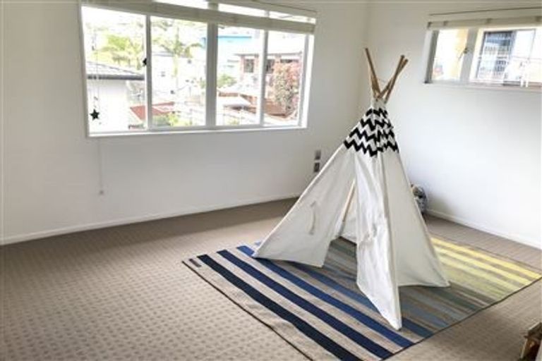 Photo of property in 11 Lismore Way, Oteha, Auckland, 0632