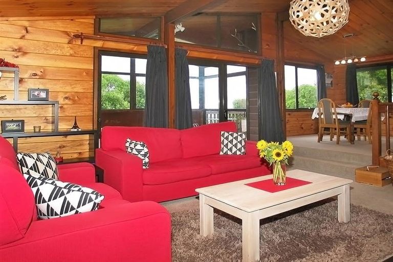 Photo of property in 52 Mercury Way, Whitby, Porirua, 5024