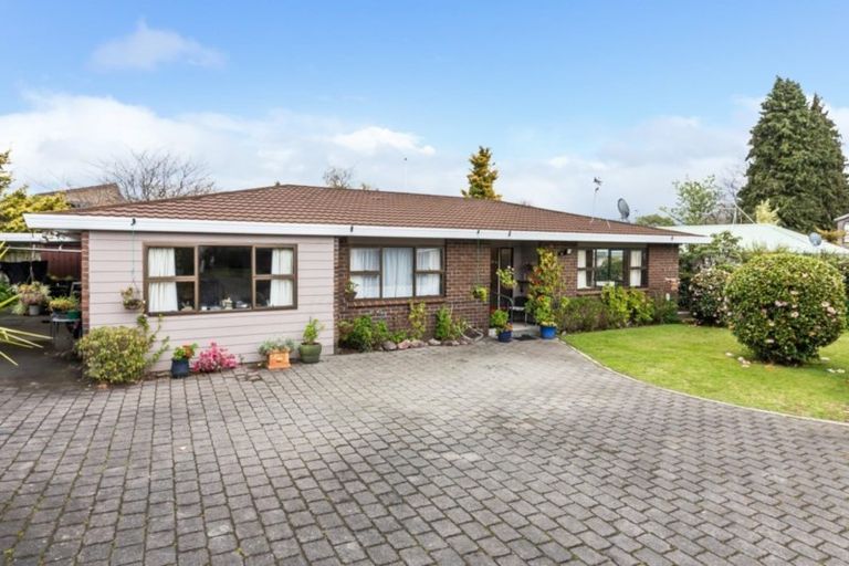 Photo of property in 2/7 Kathleen Place, Rainbow Point, Taupo, 3330