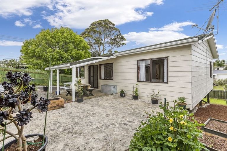 Photo of property in 2/233 Birkdale Road, Birkdale, Auckland, 0626