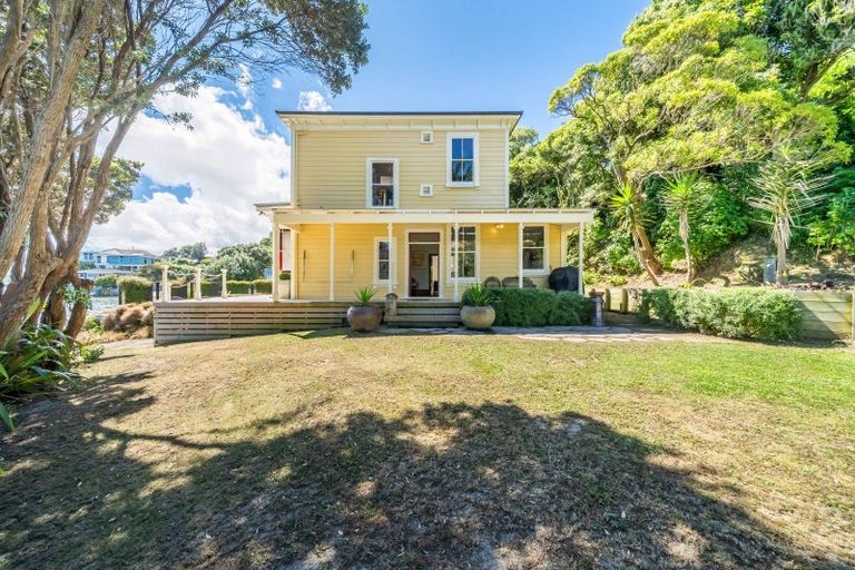 Photo of property in 55 Paremata Road, Paremata, Porirua, 5024