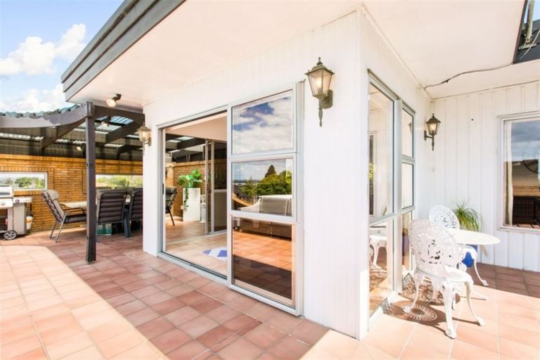 Photo of property in 11 Dawn Place, Te Atatu South, Auckland, 0610