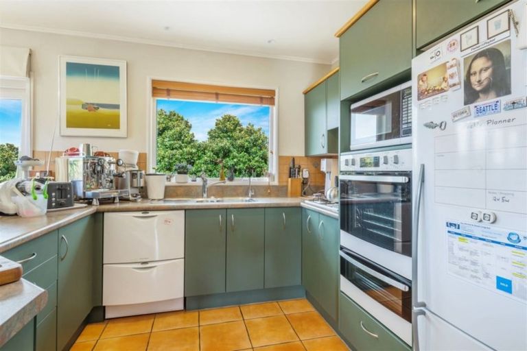 Photo of property in 99 Lake Crescent, Hamilton Lake, Hamilton, 3204