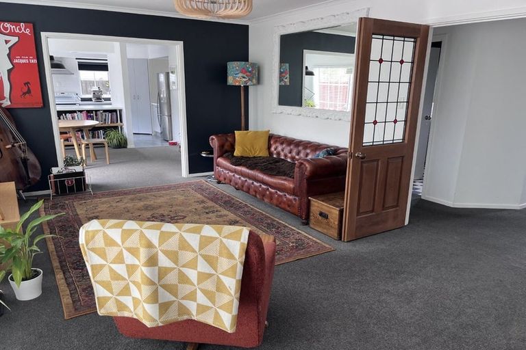 Photo of property in 1/50 Saint Andrews Square, Strowan, Christchurch, 8052