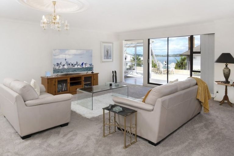 Photo of property in 2/9 Takutai Avenue, Bucklands Beach, Auckland, 2012