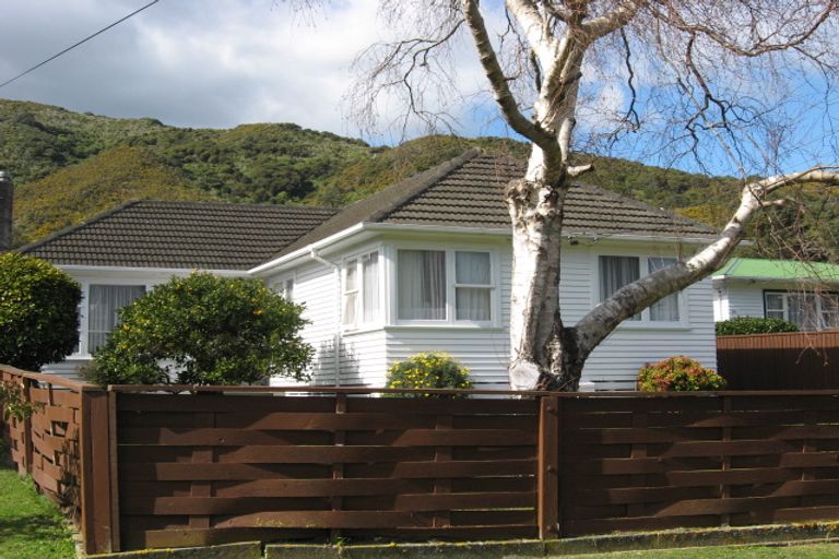 Photo of property in 83 Peel Place, Wainuiomata, Lower Hutt, 5014
