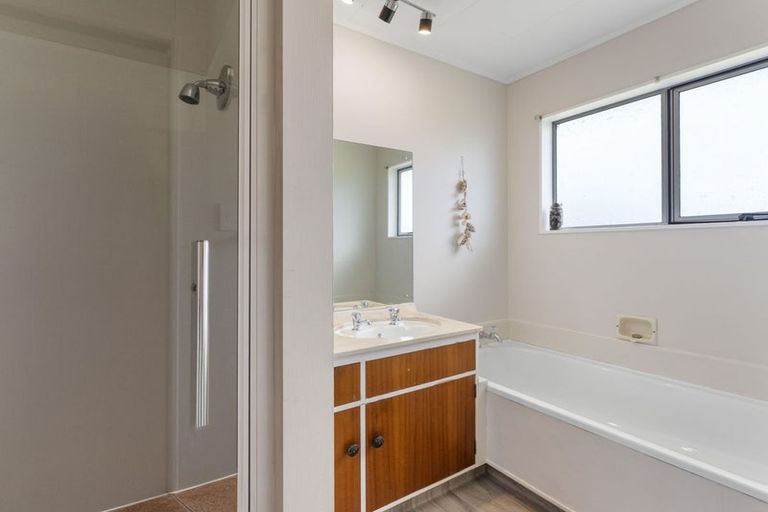 Photo of property in 14 Kempton Place, Richmond Heights, Taupo, 3330