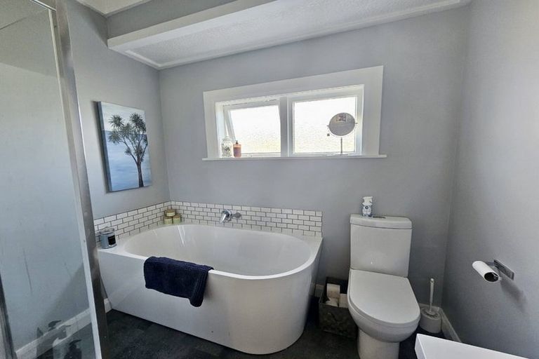 Photo of property in 56 Queenwood Road, Levin, 5510