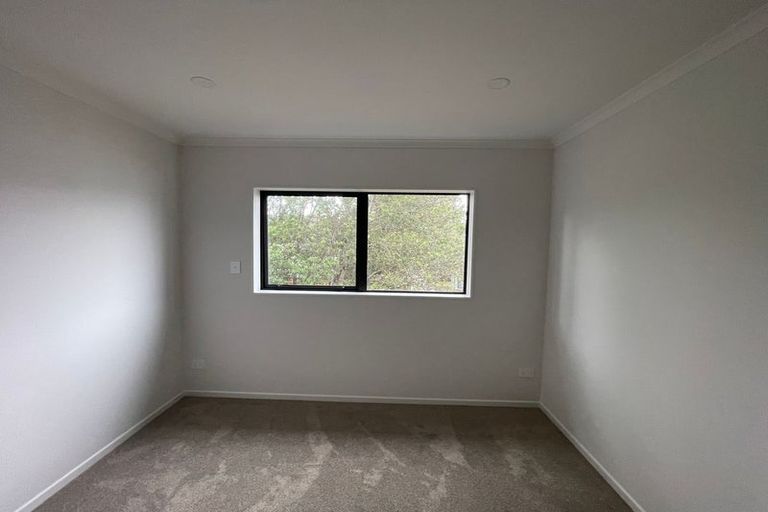 Photo of property in 8d Minaret Drive, Bucklands Beach, Auckland, 2014