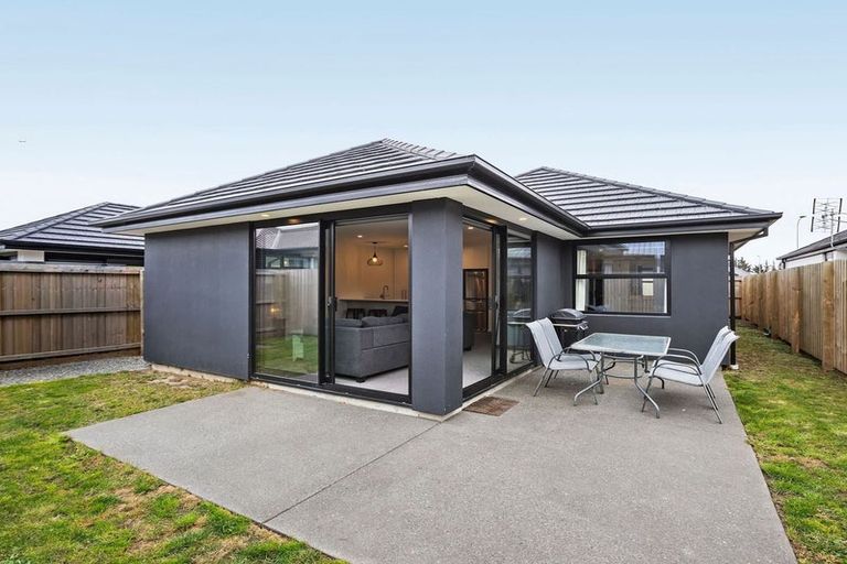 Photo of property in 17 Bill Hammond Drive, Belfast, 8051