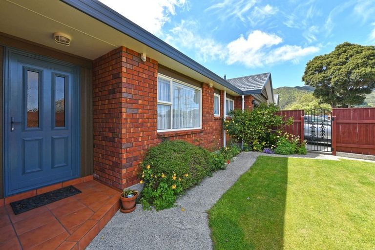 Photo of property in 17 Grenville Street, Waiwhetu, Lower Hutt, 5010