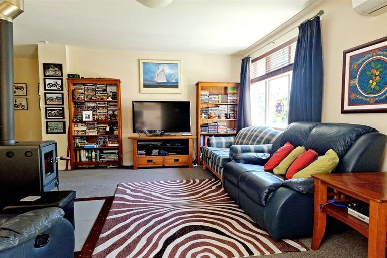 Photo of property in 14 Lincoln Street, Picton, 7220