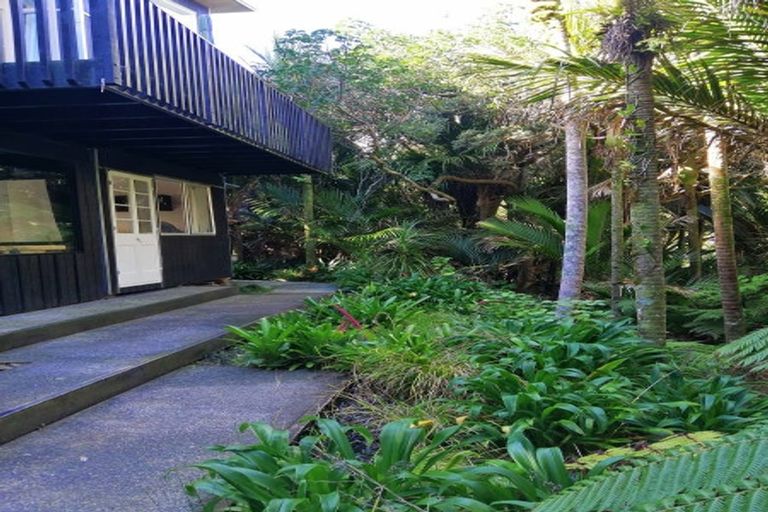 Photo of property in 10-12 Glenesk Road, Piha, New Lynn, 0772