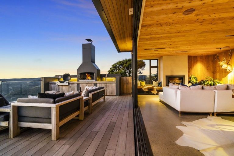 Photo of property in 81 Piha Road, Piha, New Lynn, 0772