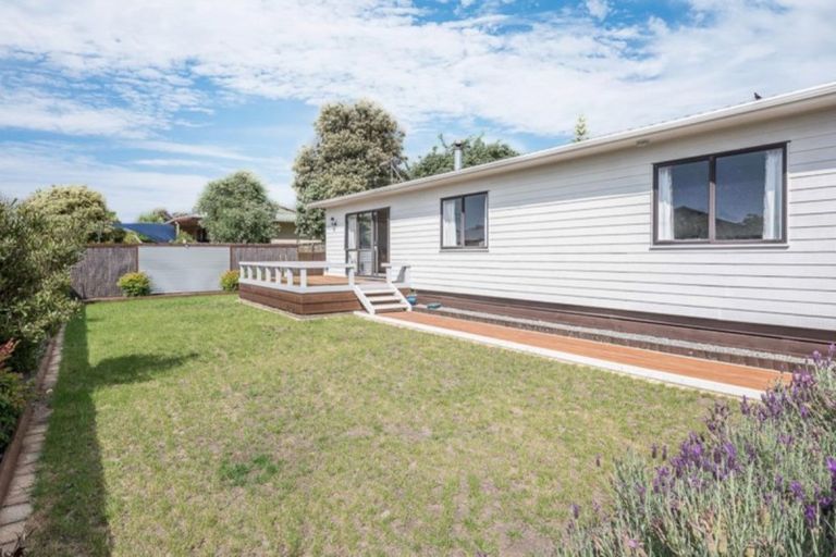 Photo of property in 92 Queens Road, Waikanae Beach, Waikanae, 5036