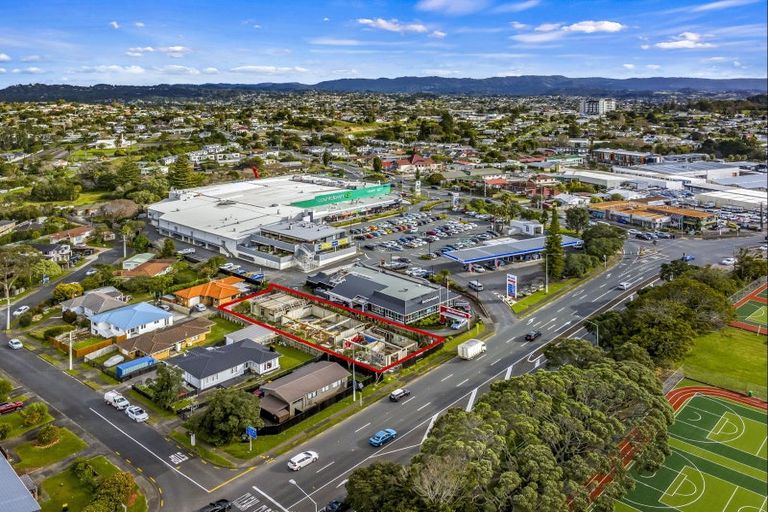 Photo of property in 3370 Great North Road, Glen Eden, Auckland, 0602