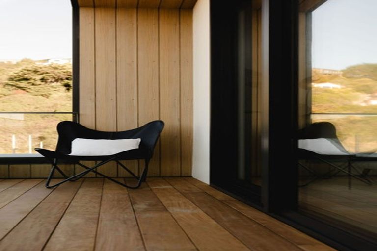 Photo of property in 105 Tiketike Way, Brooklyn, Wellington, 6021