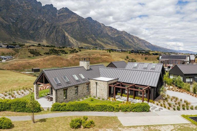 Photo of property in 40 Cunninghams Drive, Jacks Point, Queenstown, 9371