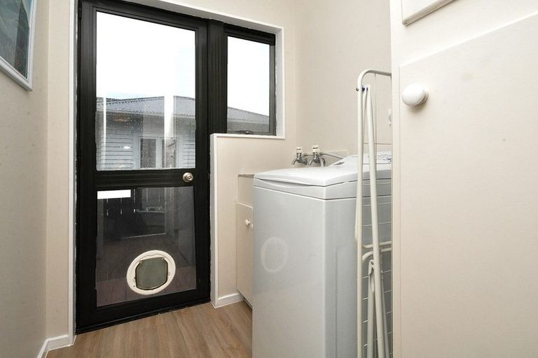 Photo of property in 27a Tahi Terrace, Glen Eden, Auckland, 0602