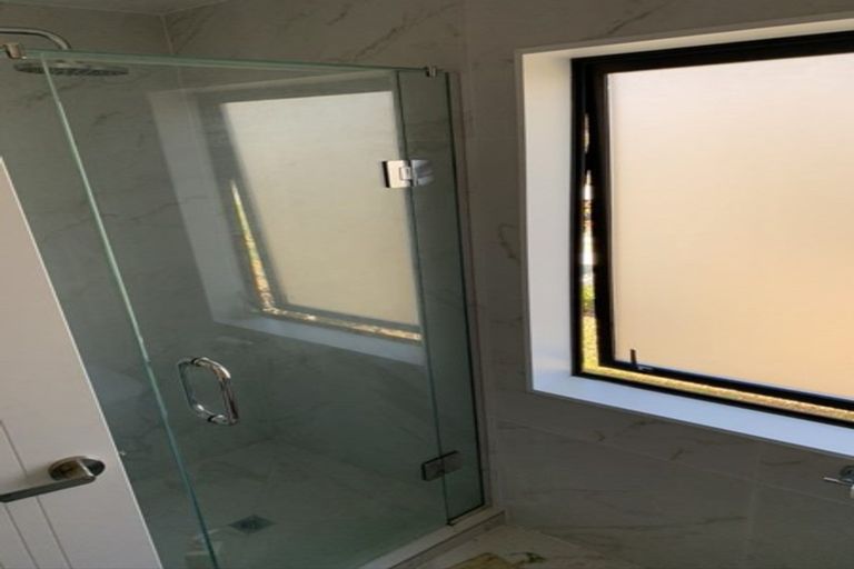 Photo of property in 8 Lilac Lane, Oteha, Auckland, 0632