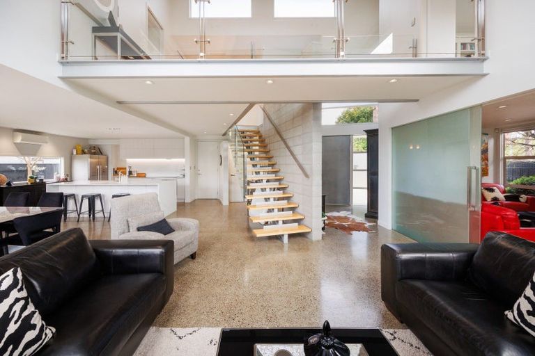 Photo of property in 297 Fitzherbert Avenue, West End, Palmerston North, 4410