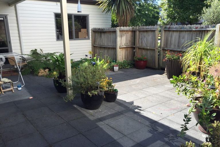 Photo of property in 15 The Track, Takanini, 2112