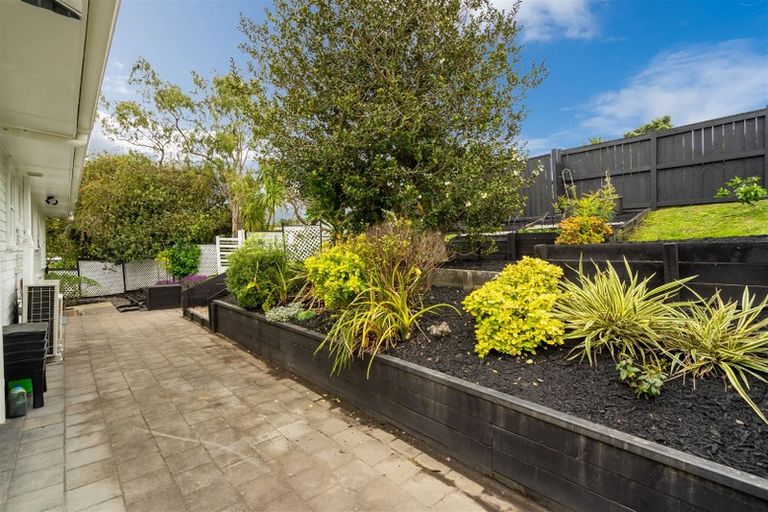 Photo of property in 19 Agincourt Street, Glenfield, Auckland, 0629