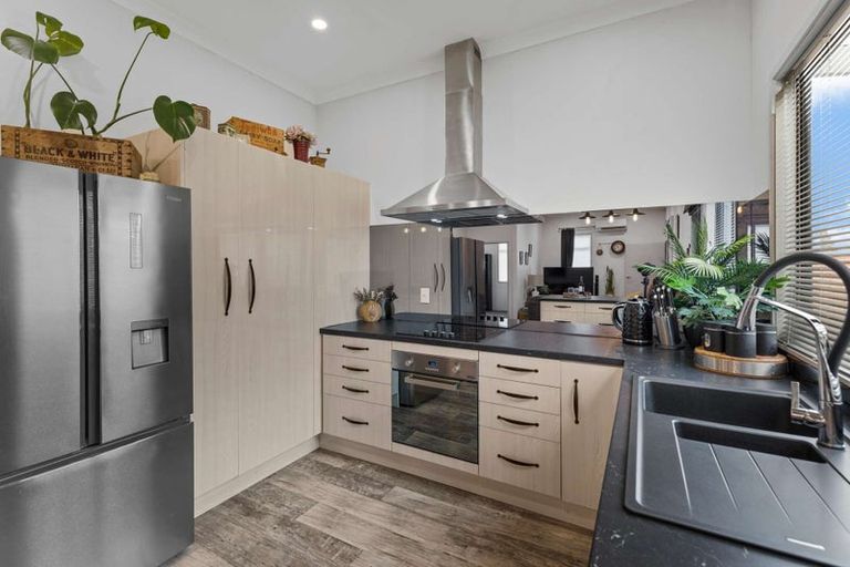 Photo of property in 373 Broadway, Stratford, 4332