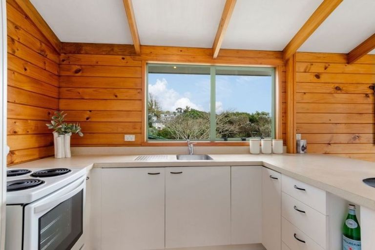 Photo of property in 1/4 Fernlea Rise, Bayview, Auckland, 0629