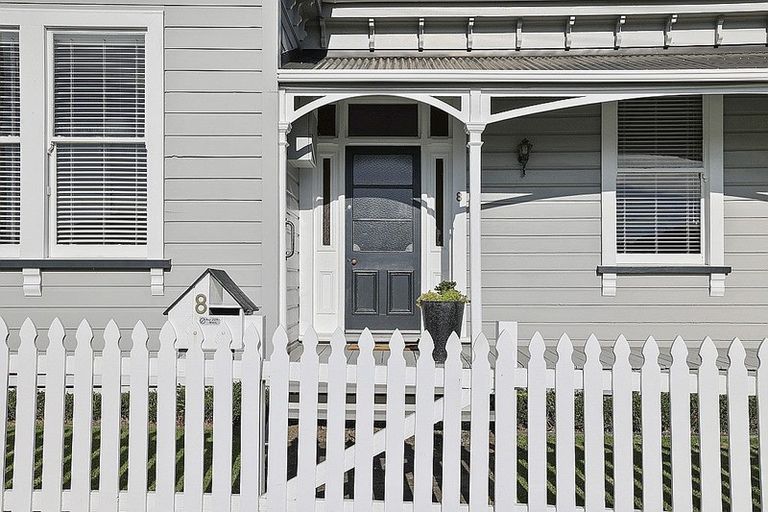 Photo of property in 8 Morley Street, New Plymouth, 4310
