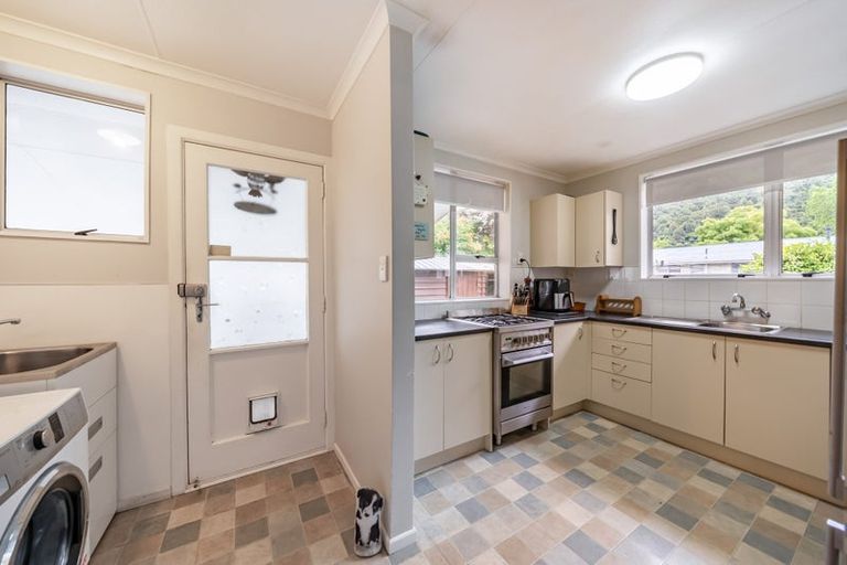 Photo of property in 2/7 Harvard Grove, Totara Park, Upper Hutt, 5018