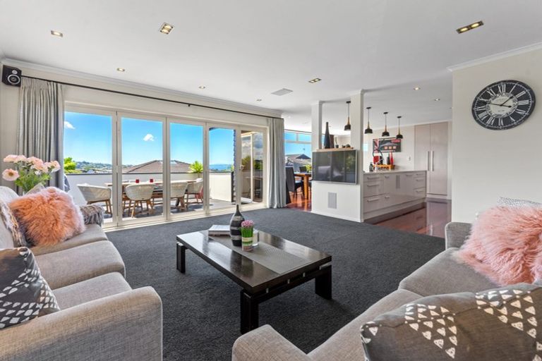 Photo of property in 29 Knights Road, Rothesay Bay, Auckland, 0630